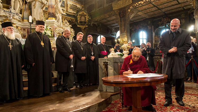 His Holiness the Dalai Lama signing the Appeal for Peace at the Church of Peace in Swidnica, Poland on September 21, 2016. Photo/Maciej Kulczynski