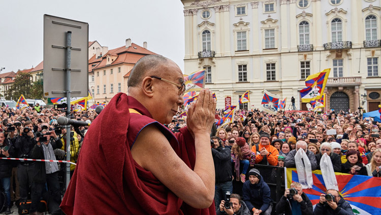 His Holiness the Dalai Lama waving to the gathered crowd on his arrival at Hradcanske Square in Prague, Czech Republic on October 17, 2016. Photo/Olivier Adam