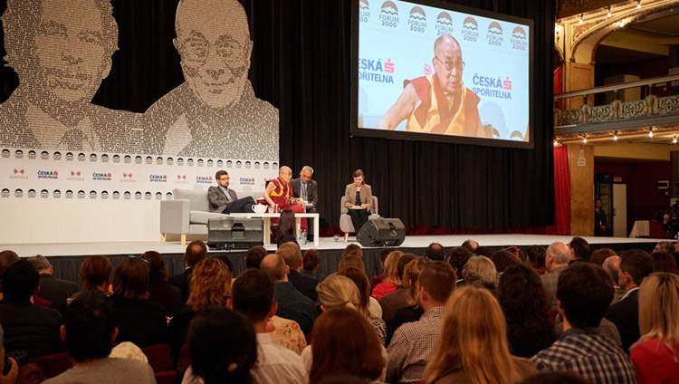 A view of the hall in Lucerna Palace during His Holiness the Dalai Lama's talk in Prague, Czech Republic on October 19, 2016. Photo/Ondrej Besperat