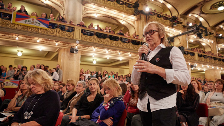 A member of the audience asking His Holiness the Dalai Lama a question during his talk at Lucerna Palace in Prague, Czech Republic on October 19, 2016. Photo/Olivier Adam