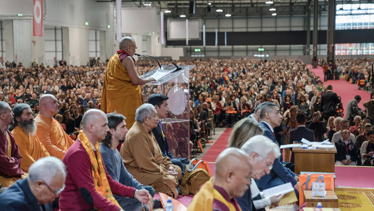Thamthog Rinpoche introducing His Holiness the Dalai Lama to the 8800 strong crowd at the start of teachings in Milan, Italy on October 21, 2016. Photo/Tenzin Choejor/OHHDL