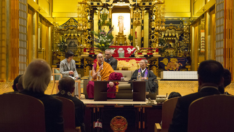His Holiness the Dalai Lama speaking at Higashi Honganji Temple in Kyoto, Japan on November 9, 2016. Photo/Jigme Choephel