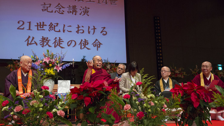 His Holiness the Dalai Lama speaking during his talk in Koyasan, Japan on November 15, 2016. Photo/Jigme Choephel