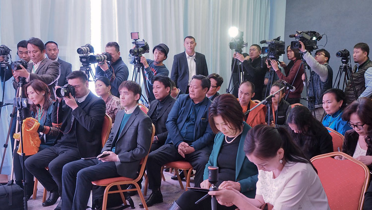 Members of the press meeting with His Holiness the Dalai Lama in Ulaanbaatar, Mongolia on November 23, 2016. Photo/Tenzin Taklha/OHHDL