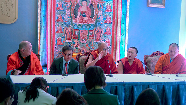 His Holiness the Dalai Lama speaking with members of the press in Ulaanbaatar, Mongolia on November 23, 2016. Photo/Tenzin Taklha/OHHDL