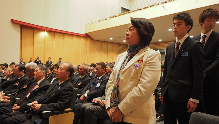 Members of the audience waiting in line to ask His Holiness the Dalai Lama a question during his talk at the Saitama Medical University in Saitama, Japan on November 26, 2016. Photo/Tenzin Taklha/OHHDL