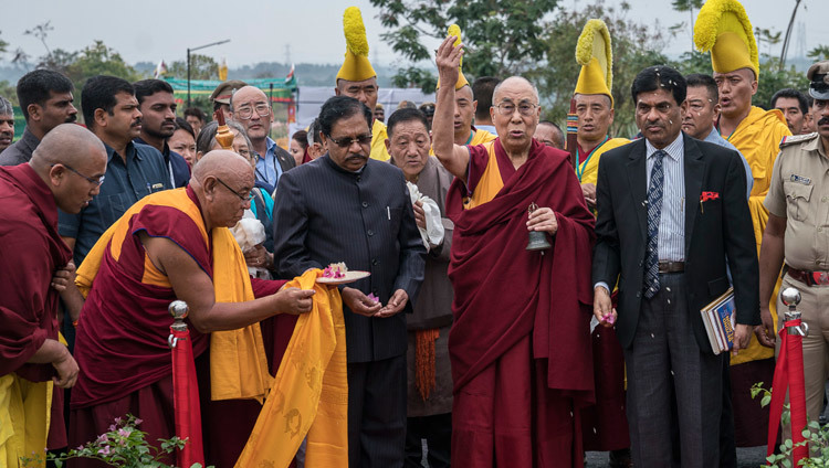 His Holiness the Dalai Lama ceremonially opening up the Dalai Lama Institute for Higher Education in Bengaluru, Karnataka, India on December 14, 2016. Photo/Tenzin Choejor/OHHDL