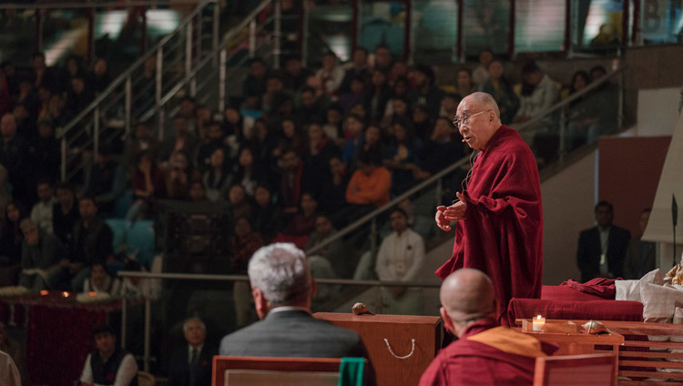 His Holiness the Dalai Lama speaking at the inaugural Vidyaloke public talk at Talkatora Stadium in New Delhi, India on February 5, 2017. Photo/Tenzin Choejor/OHHDL