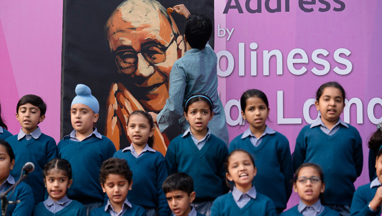Artist Vilas Naik creating a portrait of His Holiness the Dalai Lama while children sing a song of welcome before His Holiness's talk at the Convent of Jesus and Mary in New Delhi, India on February 6, 2017. Photo/Tenzin Choejor/OHHDL