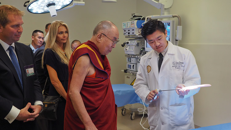 His Holiness the Dalai Lama watching a demonstration of new training techniques during his visit to the Center for the Future of Surgery in San Diego, CA, on June 17, 2017. Photo by Jeremy Russell/OHHDL