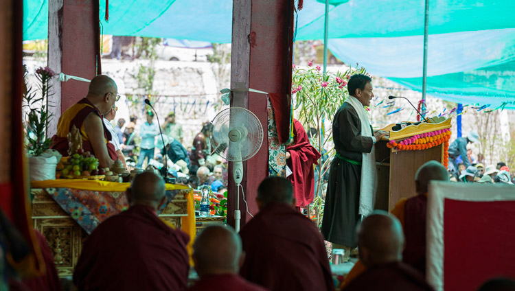 Dr Sonam Dawa, (CEC LAHDC), speaking at the closing ceremony of the Great Summer Debate at the teaching ground in Disket, Nubra Valley, J&K, India on July 10, 2017. Photo by Tenzin Choejor/OHHDL