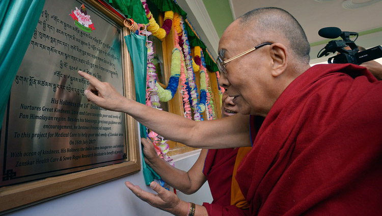 His Holiness the Dalai Lama unveiling a plaque marking the Zanskar Health Care & Sowa Rigpa Research Institute inauguration in Padum, Zanskar, J&K, India on July 16, 2017. Photo by Lobsang Tsering/OHHDL