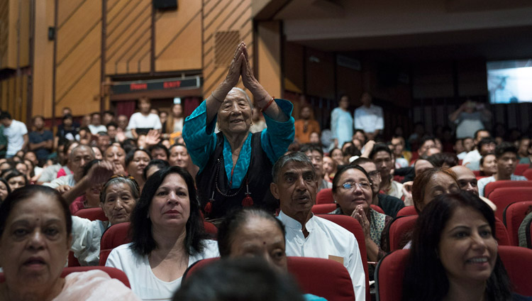 An elderly Tibetan paying respects to His Holiness the Dalai Lama as he addresses the Tibetans in the audience after his talk at the Siri Fort Auditorium in New Delhi, India on August 10, 2017. Photo by Tenzin Choejor/OHHDL An elderly Tibetan paying respects to His Holiness the Dalai Lama as he addresses the Tibetans in the audience after his talk at the Siri Fort Auditorium in New Delhi, India on August 10, 2017. Photo by Tenzin Choejor/OHHDL