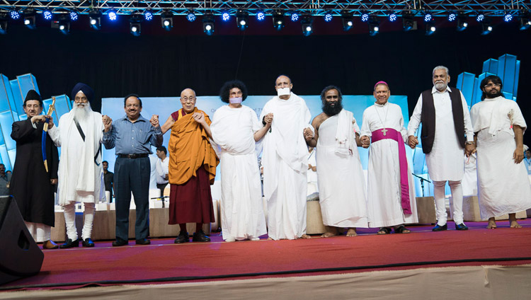 His Holiness the Dalai Lama and fellow participants together at the conclusion of the interfaith dialogue in Mumbai, India on August 13, 2017. Photo by Tenzin Choejor/OHHDL His Holiness the Dalai Lama and fellow participants together at the conclusion of the interfaith dialogue in Mumbai, India on August 13, 2017. Photo by Tenzin Choejor/OHHDL