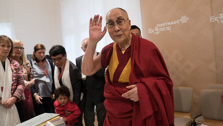 His Holiness the Dalai Lama thanking members of the media after their meeting at Tibethaus in Frankfurt, Germany on September 14, 2017. Photo by Tenzin Choejor His Holiness the Dalai Lama thanking members of the media after their meeting at Tibethaus in Frankfurt, Germany on September 14, 2017. Photo by Tenzin Choejor