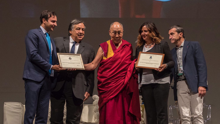 Mayors of Isola delle Femmine and Ventimiglia di Siciliapresenting His Holiness the Dalai Lama with honorary citizenship at the start of his talk in Palermo, Sicily, Italy on September 18, 2017. Photo by Paolo Regis