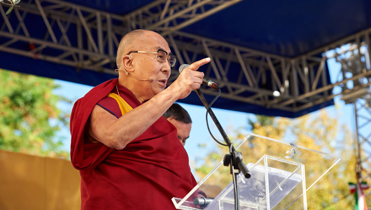 His Holiness the Dalai Lama speaking at the Piazza dei Cavalieri in Pisa, Italy on September 20, 2017. Photo by Olivier Adam