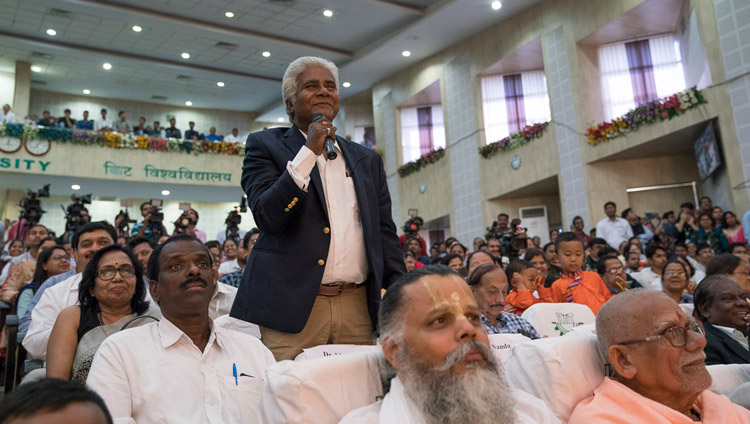 A member of the audience asking His Holiness the Dalai Lama a question during his talk at KIIT University in Bhubaneswar, Odisha, India on November 21, 2017. Photo by Tenzin Choejor