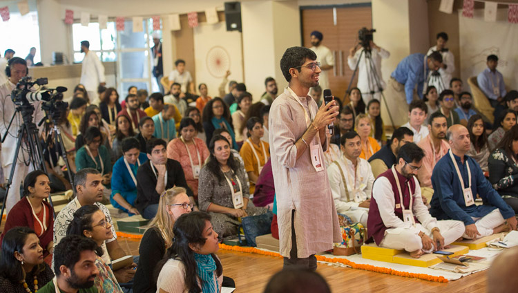 A member of the audience asking His Holiness the Dalai Lama a question during his teaching at the Somaiya Campus Auditorium in Mumbai, India on December 8, 2017. Photo by Lobsang Tsering