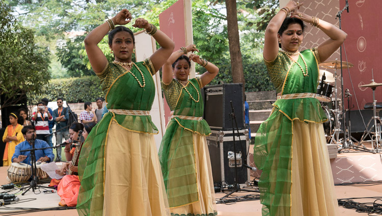 A group of artists offering a traditional Indian dance performance dedicated to Avalokitishvara before His Holiness the Dalai Lama's departure after his talk at Somaiya Vidyavihar in Mumbai, India on December 10, 2017. Photo by Lobsang Tsering A group of artists offering a traditional Indian dance performance dedicated to Avalokitishvara before His Holiness the Dalai Lama's departure after his talk at Somaiya Vidyavihar in Mumbai, India on December 10, 2017. Photo by Lobsang Tsering