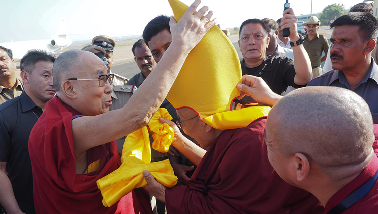Sharpa Choejey Rinpoche welcoming His Holiness the Dalai Lama on his arrival at the airport in Hubli, Karnataka, India on December 11, 2017. Photo by Jeremy Russell