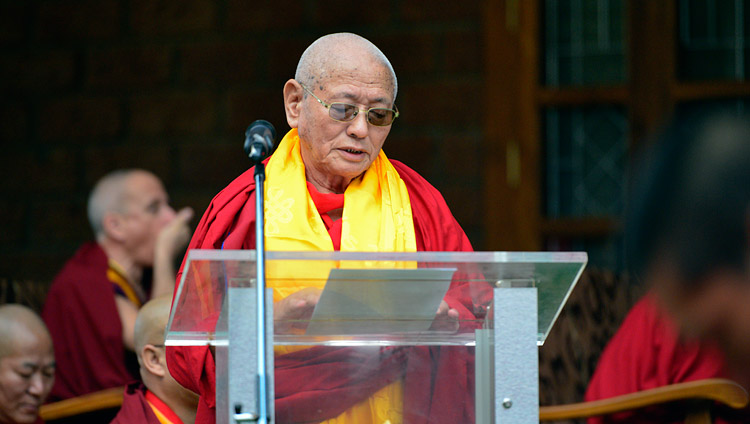 The Abbot of Drepung Loseling Geshe Lobsang Yeshi welcoming His Holiness the Dalai Lama and guests to the inauguration of the  Meditation & Science Center at Drepung Loseling Monastery, Mundgod, Karnataka, India on December 14, 2017. Photo by Lobsang Tsering