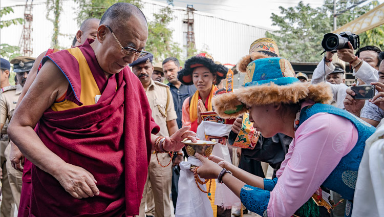 Members of the Tibetan community offering a traditional welcome to His Holiness the Dalai Lama on his arrival at Kings Court, Palace Ground in Bengaluru, Karnataka, India on December 25, 2017. Photo by Tenzin Choejor