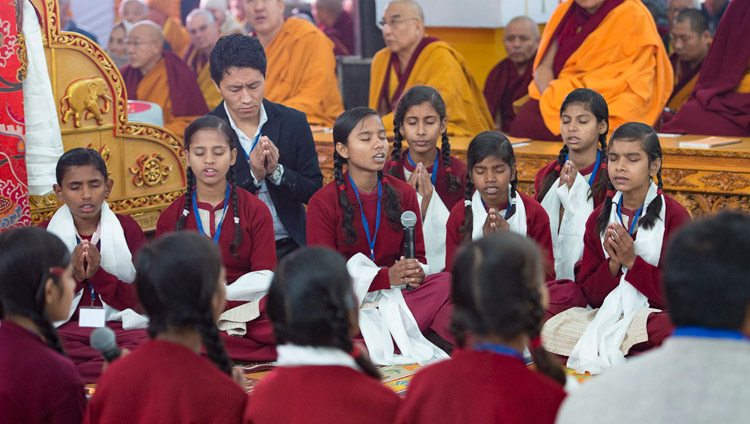 School children reciting the Heart Sutra in Sanskrit at the start of His Holiness the Dalai Lama's teaching in Bodhgaya, Bihar, India on January 5, 2018. Photo by Lobsang Tsering