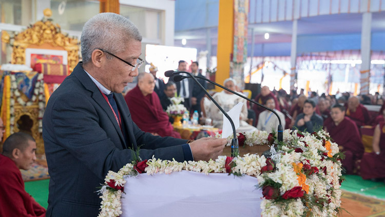 Dr Thupten Jinpa, general editor for the series ”Science and Philosophy in the Indian Buddhist Classics", speaking at the release ceremony for "Volume 1: The Physical World" in Bodhgaya, Bihar, India on January 7, 2018. Photo by Lobsang Tsering