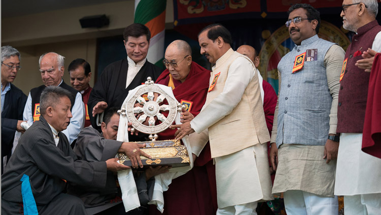 His Holiness the Dalai Lama presenting the Thank You India memento to Chief Guest Union Minister of State for Culture Mahesh Sharma at the Main Tibetan Temple in Dharamsala, HP, India on March 31, 2018. Photo by Tenzin Choejor