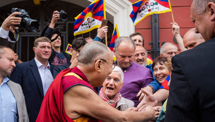 Friends and supporters welcoming His Holiness the Dalai Lama as he arrives at his hotel in Vilnius, Lithuania on June 12, 2018. Photo by Tenzin Choejor