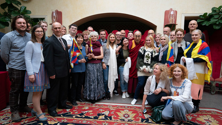 His Holiness the Dalai Lama joining members of the Lithuanian Parliamentary Group for Tibet and Tibet supporters for a group photo in Vilnius, Lithuania on June 14, 2018. Photo by Tenzin Choejor