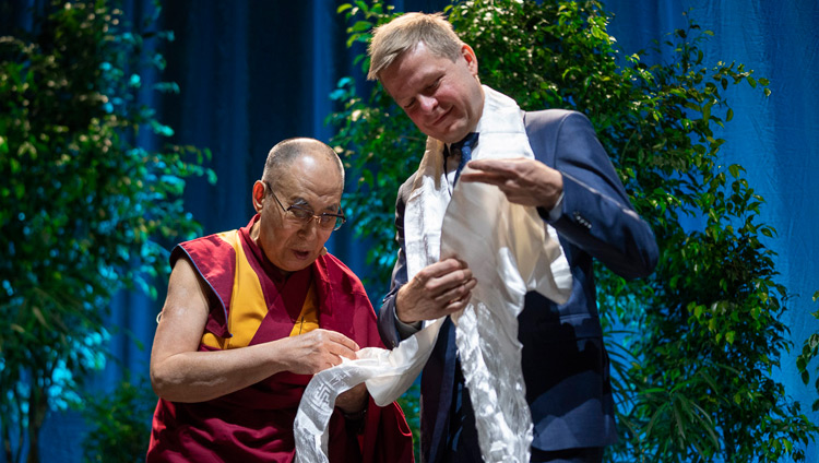 His Holiness the Dalai Lama explaining the significance of the white scarf he presented to Mayor of Vilnius, Remigijus Šimašius at the start of his talk in Vilnius, Lithuania on June 14, 2018. Photo by Tenzin Choejor