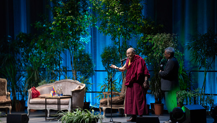 His Holiness the Dalai Lama addressing the audience of over 2500 at the Siemens Arena in Vilnius, Lithuania on June 14, 2018. Photo by Tenzin Choejor His Holiness the Dalai Lama addressing the audience of over 2500 at the Siemens Arena in Vilnius, Lithuania on June 14, 2018. Photo by Tenzin Choejor