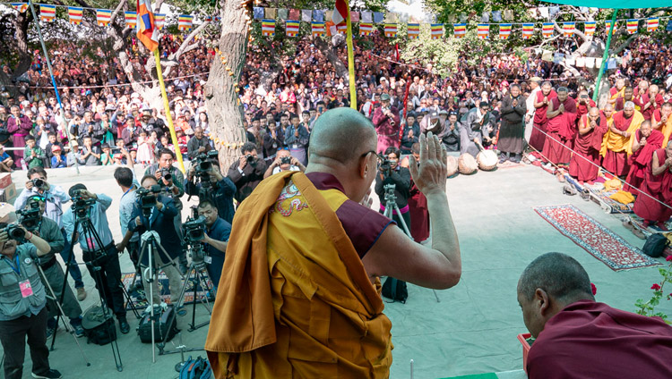 His Holiness the Dalai Lama waving to the crowd on his arrival at the Samstanling Monastery teaching ground Sumur, Ladakh, J&K, India on July 17, 2018. Photo by Tenzin Choejor