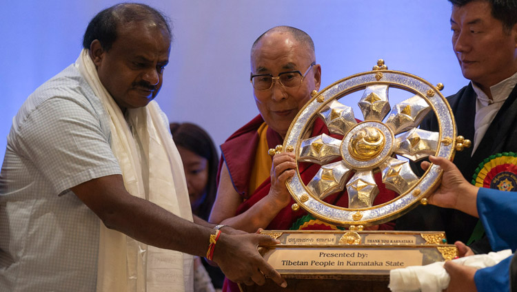 His Holiness the Dalai Lama presenting a Dharma Wheel to Karnataka Chief Minister, HD Kumaraswamy in gratitude to the Karnatakan public during the Thank You Karnataka program in Bengaluru, Karnataka, India on August 10, 2018. Photo by Tenzin Choejor