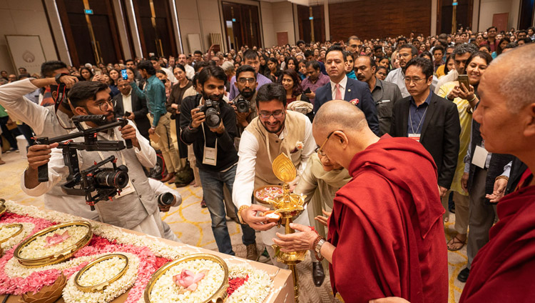 His Holiness the Dalai Lama lighting a lamp to inaugurate his talk in Bengaluru, Karnataka, India on August 11, 2018. Photo by Tenzin Choejor