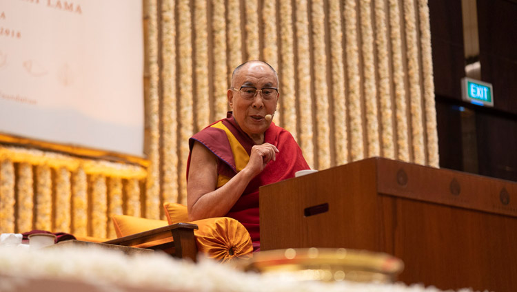 His Holiness the Dalai Lama speaking to an audience primarily of young professionals and students in Bengaluru, Karnataka, India on August 11, 2018. Photo by Tenzin Choejor