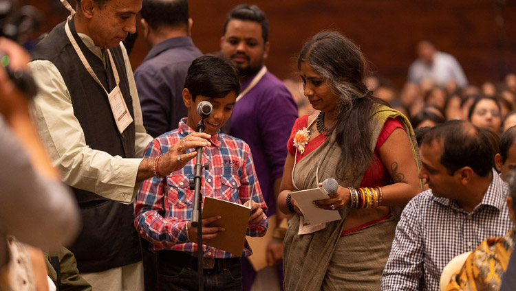 A young boy asking His Holiness the Dalai Lama during his talk in Bengaluru, Karnataka, India on August 11, 2018. Photo by Tenzin Choejor