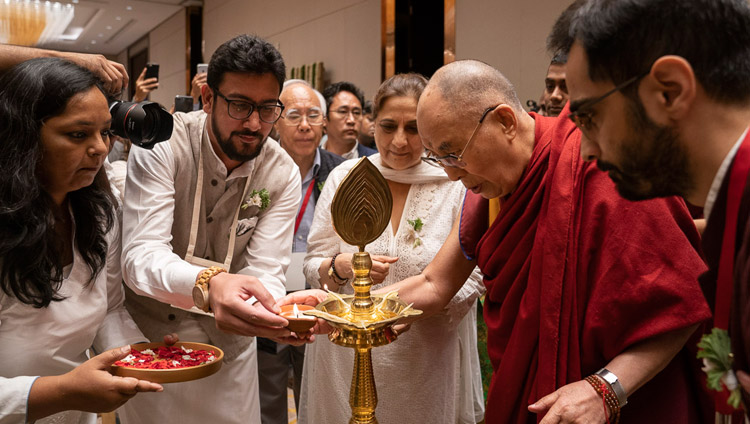  His Holiness the Dalai Lama lighting a lamp at to start his talk on 'Indian Wisdom and the Modern World' in Bengaluru, Karnataka, India on August 12, 2018. Photo by Tenzin Choejor