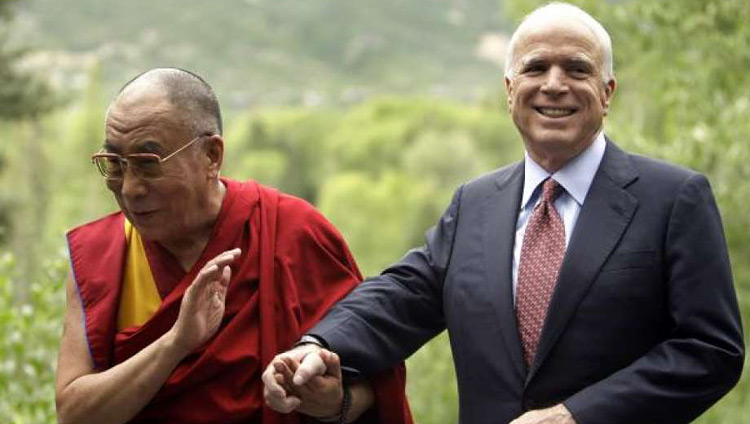 His Holiness the Dalai Lama with Sen John McCain in Aspen, Colorado, USA in 2008. (Photo/Carolyn Kaster, Associated Press)