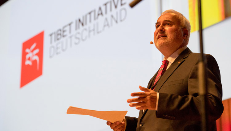 Wolfgang Grader of the Tibet Initiative De introducing the program at the Darmstadtium Congress Hall in Darmstadt, Germany on September 19, 2018. Photo by Manuel Bauer