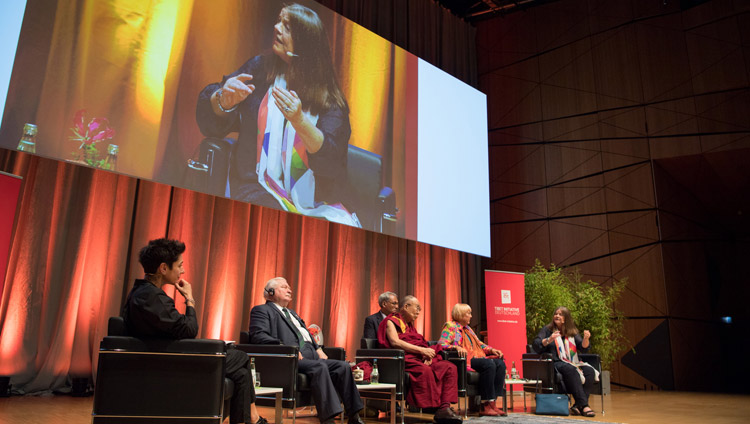 Rebecca Johnson, a leader of the International Campaign Against Nuclear Arms (ICAN), speaking at the discussion on non-violence at Darmstadtium Congress Hall in Darmstadt, Germany on September 19, 2018. Photo by Manuel Bauer