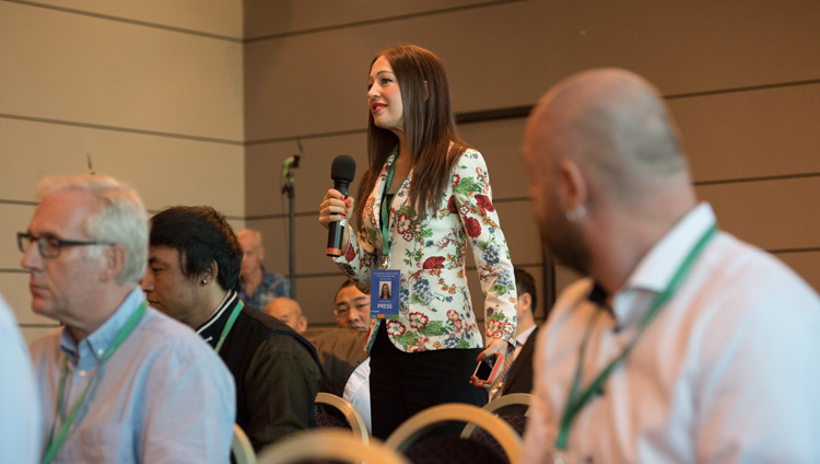 A journalist asking His Holiness the Dalai Lama a question during his meeting with members of the media in Zurich, Switzerland on September 21, 2018. Photo by Manuel Bauer