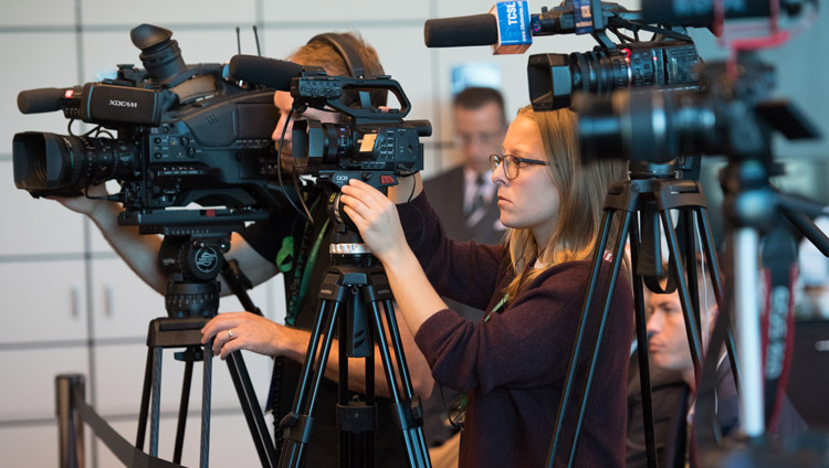 Cameras point towards His Holiness the Dalai Lama during his meeting with members of the media in Zurich, Switzerland on September 21, 2018. Photo by Manuel Bauer