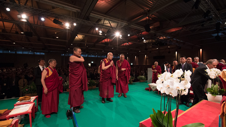 His Holiness the Dalai Lama paying his respects to the image of the Buddha as he arrives on stage at Eulachhalle in Winterthur, Switzerland on September 22, 2018. Photo by Manuel Bauer