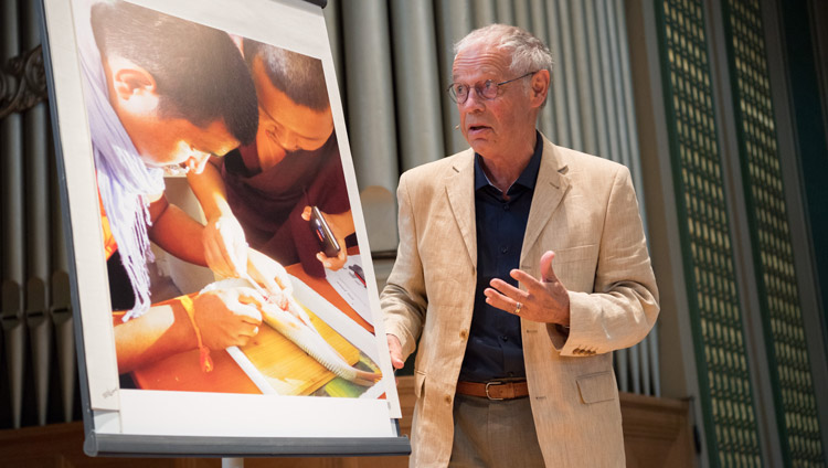 Dr. Rudolf Högger of Tibet-Institute Rikon using a photo to illustrate his presentation at the panel discussion at the Zurich University of Applied Sciences in Winterthur, Switzerland on September 24, 2018. Photo by Manuel Bauer