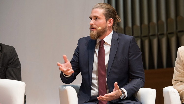 Leanardo Huber, President of the Students' Association responding to a question on universal human values in relation to investment banking during the panel discussion at the Zurich University of Applied Sciences in Winterthur, Switzerland on September 24, 2018. Photo by Manuel Bauer