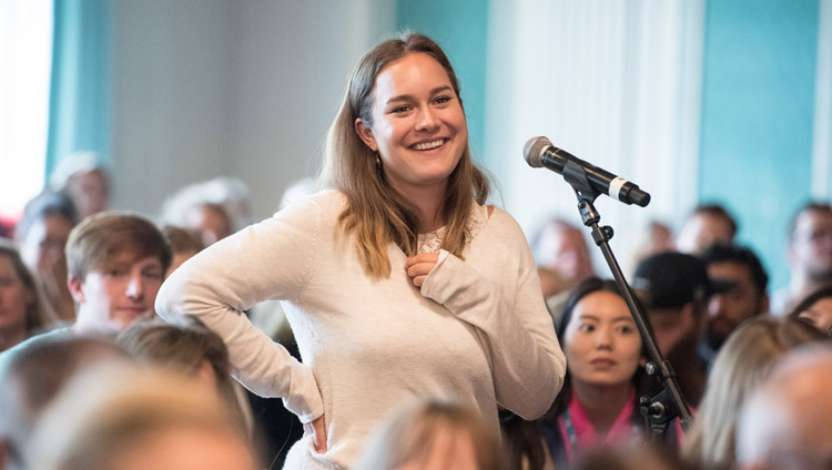 A member of the audience asking His Holiness the Dalai Lama a question during the panel discussion at the Zurich University of Applied Sciences in Winterthur, Switzerland on September 24, 2018. Photo by Manuel Bauer