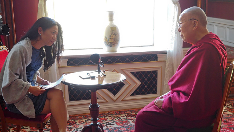 Johanna Saldert of DI-Weekend magazine interviewing His Holiness the Dalai Lama at Malmö City Hall in Malmö, Sweden on September 13, 2018. Photo by Jeremy Russell